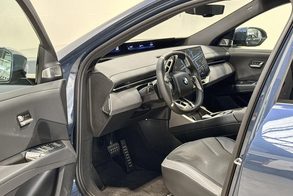 BMW iX3 50 xDrive 113 kWh