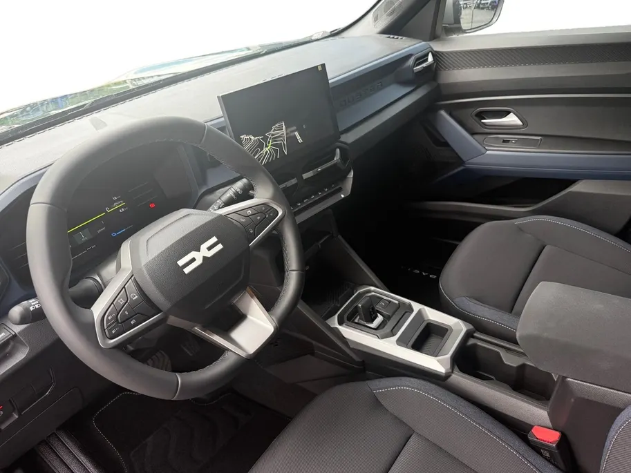 Dacia Duster 1.6 Hybrid 140 Journey NAVIGATIE AIRCO 360CAMERA CRUISE CONTROLE APPLE CARPLAY ANDROID AUTO HOGE INSTAP LET OP IS EEN DEMO VRAAG NAAR DE KMSTAND