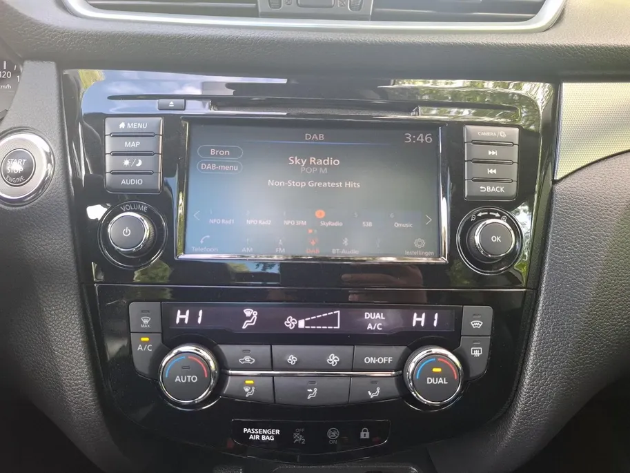 Nissan QASHQAI 1.3 DIG-T Tekna | TREKHAAK | STOELVERWARMING | PANO DAK | CLIMATE | ALL SEASON BANDEN |