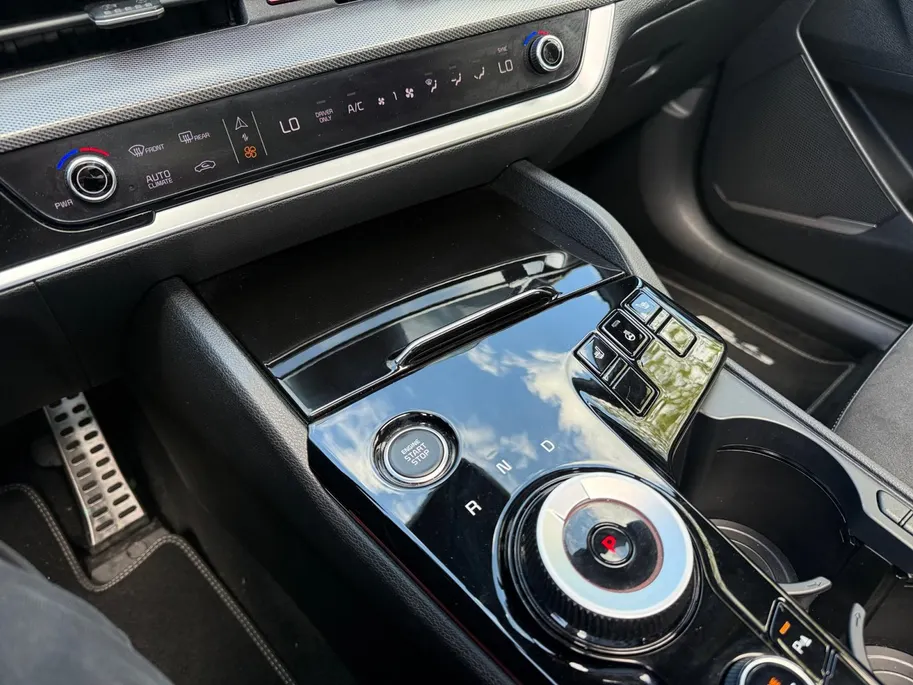 Kia Sportage 1.6 T-GDi Plug-in Hybrid AWD GT-Line Origineel Nederlands | Dealer onderhouden| Resterende fabrieksgarantie | Stoelverwarming + stuurverwarming | Schuifkanteldak |
