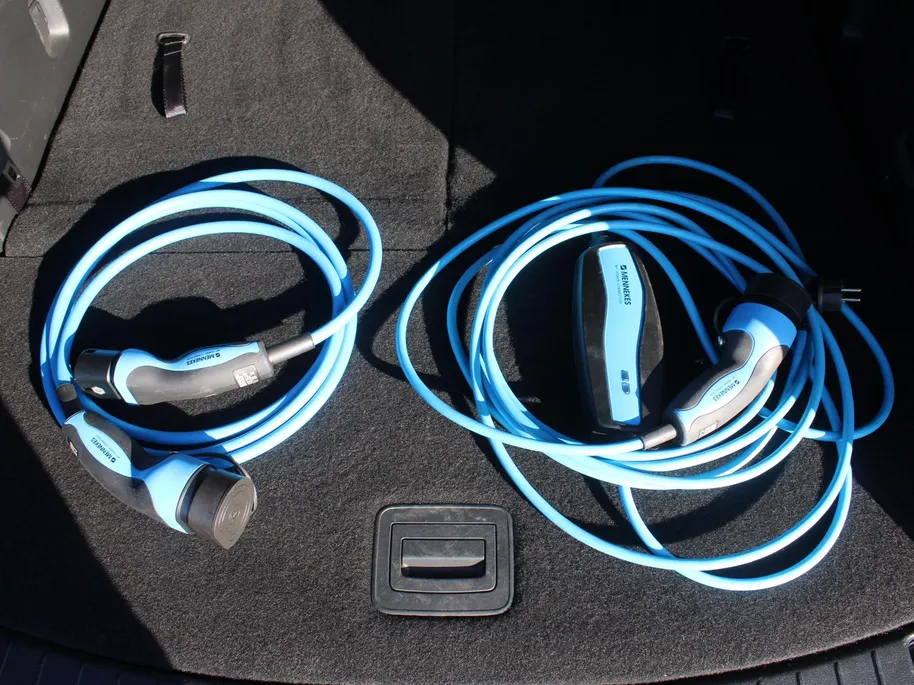 Mazda CX-80 2.5 e-SkyActiv PHEV Homura Plus | Trekhaak | Stuur-/stoelverwarming + ventilatie | 360 Camera | Schuifdak | Elek. stoelverst. | 20' LM | Leer | 7-zits |