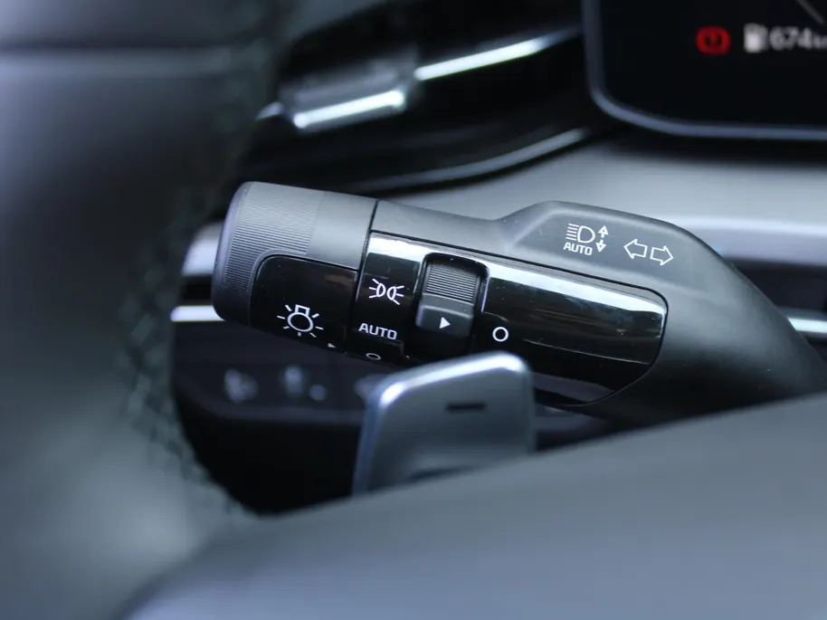 Kia Niro 1.6 GDi Hybrid DynamicPlusLine | Stuur-/stoelverwarming | Schuifdak | Elek. stoelverstelling + achterklep | Dodehoekdetectie | Camera | Telefoonlader | HK audio | LED |