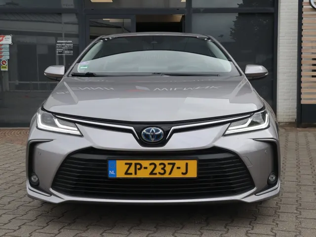 Toyota Corolla 1.8 Hybrid Style | All Seasons | Parkeersensoren V+A