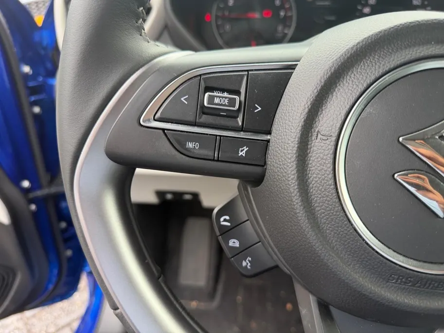 Suzuki Swift 1.2 Style Smart Hybrid | BSM | CLIMATE CONTROL | ZWARTE LOGOS | DEMO DEAL! |