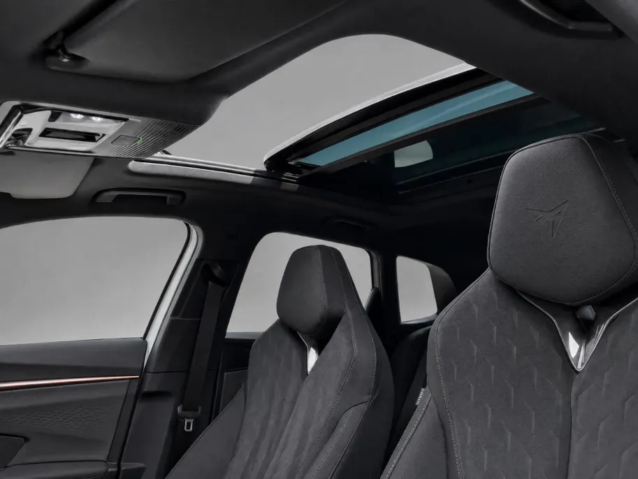 CUPRA Terramar 1.5TSI 204PK DSG e-Hybrid · Panoramadak · Trekhaak · Leder/Alcantara kuipstoelen · SENNHEISER Audio ·   Garantie t/m 05-10-2030 of 100000km.