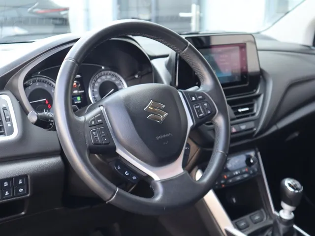 Suzuki S-Cross 1.4 BoosterJet Hybrid Select | Carplay | Trekhaak | All Seasons VERKOCHT