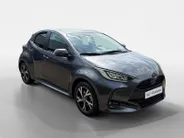 Toyota Yaris 1.5 Hybrid 115 Comfort Apple Carplay/Android Auto , cruise control adaptief en stuurhulp , climate , lm velgen , tel , usb , camera .