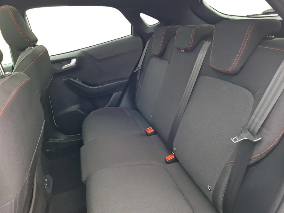 Ford Puma 1.0 EcoBoost Hybrid ST-Line | Automaat | Pano dak | Winter pack | Adapt. Cruise control | BLIS | Afneembare trekhaak | Draadloos opladen mobiel | Elektr. Achterklep | Parkeersensoren voor en achter | 360 gr camera | Fabrieksgarantie |