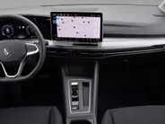 Volkswagen Golf Variant 1.5eTSI/116PK Life Edition · Navigatie · Trekhaak · Apple/Android Car Play · Stoelverwarming · Garantie t/m 26-03-2027
