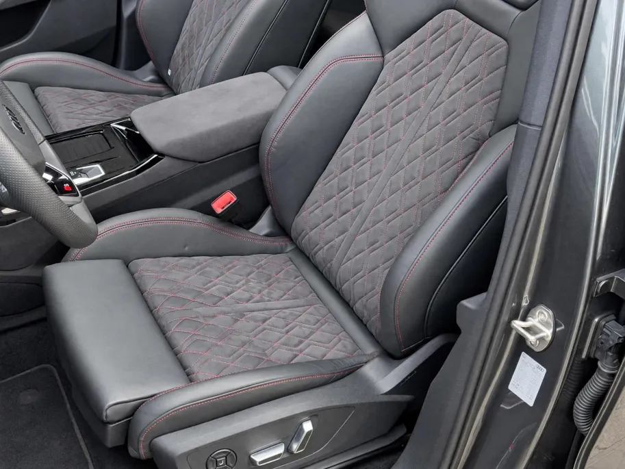 Audi Q6 e-tron S edition performance 100 kWh 306pk · SOH 98,1% · Panoramadak · Warmtepomp · 360 Camera · Wegklapbare Trekhaak · Bang & Olufsen · Kuipstoel · 21'' Inch · Garantie t/m 21-01-2031 of 100.000km