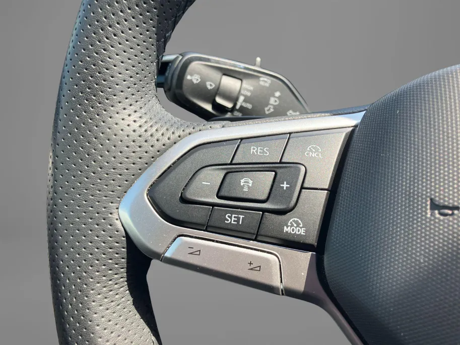 Volkswagen Passat Variant 1.5eHybrid 200kW/272PK R-Line Black Style DSG · Panoramadak · Navigatie · Trekhaak · Garantie t/m 12-03-2030 of 100000km.