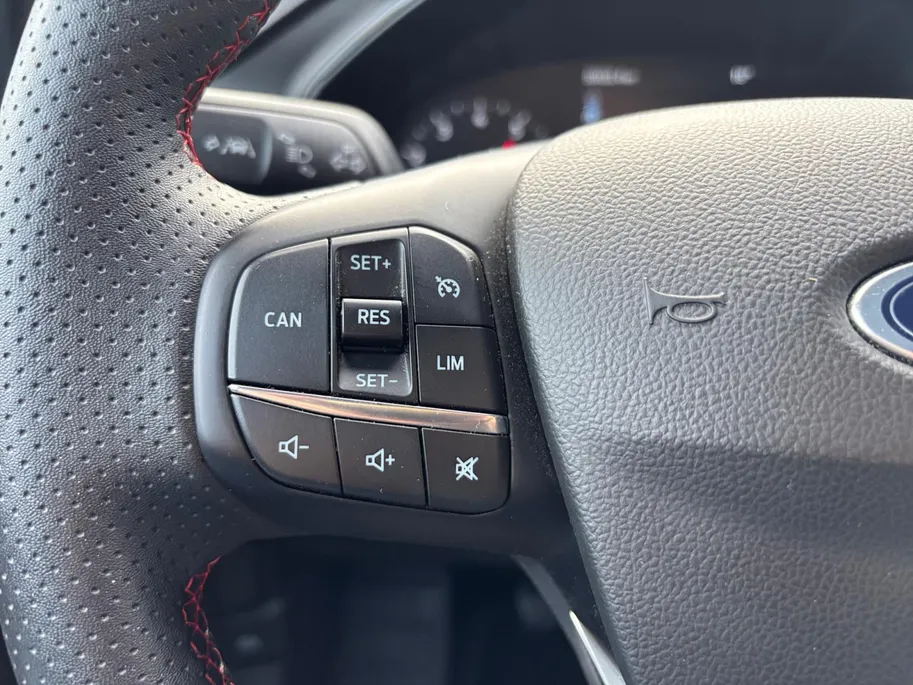 Ford Focus Wagon 1.0 EcoBoost Hybrid ST Line | Winterpack | Apple Carplay/Android Auto | Parkeersensoren | Cruise Control | Climate Control |