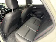 Kia Picanto 1.0 MPi GT-Line Edition Apple Carplay/Android Auto , navi , cruise , lm velgen , tel , camera , usb , sport stoelen , super mooie uitvoering . auto is voorzien van een nieuwe koppeling