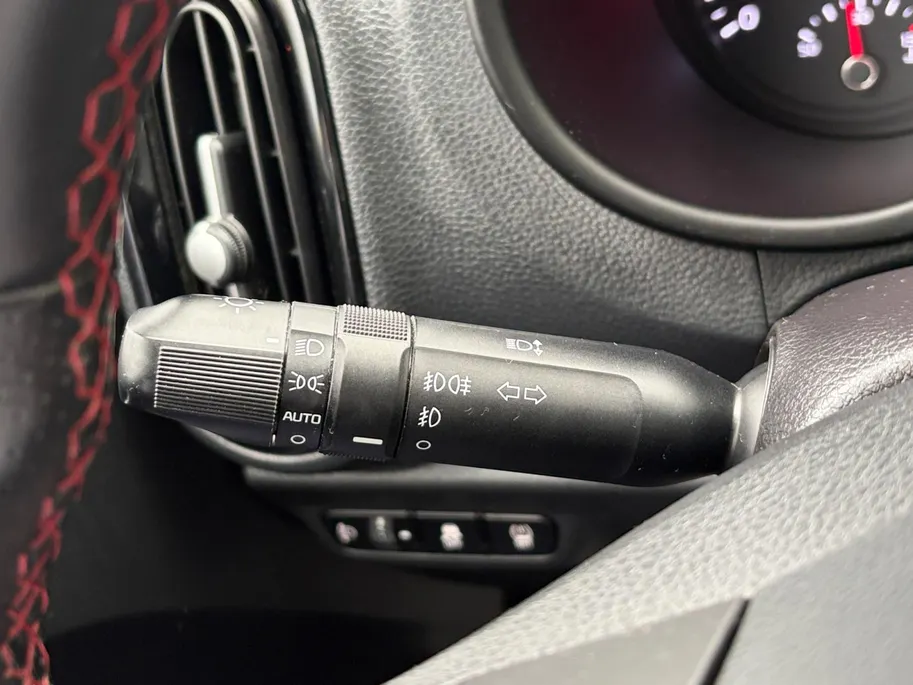 Kia Picanto 1.0 MPi GT-Line Edition Apple Carplay/Android Auto , navi , cruise , lm velgen , tel , camera , usb , sport stoelen , super mooie uitvoering . auto is voorzien van een nieuwe koppeling