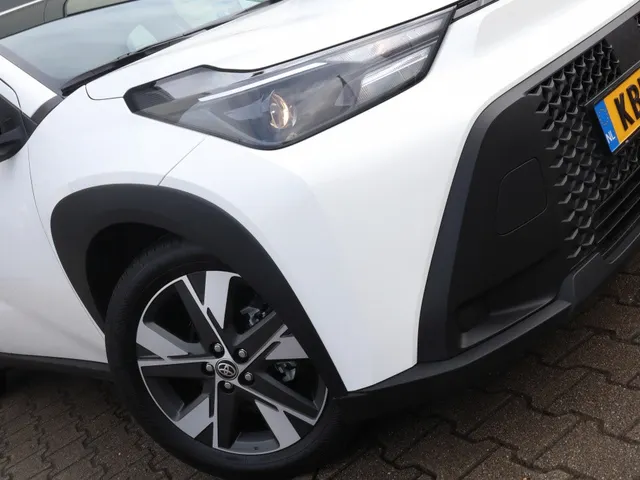 Toyota Aygo X Hybrid 115 play | LM Velgen | Stoelverwarming