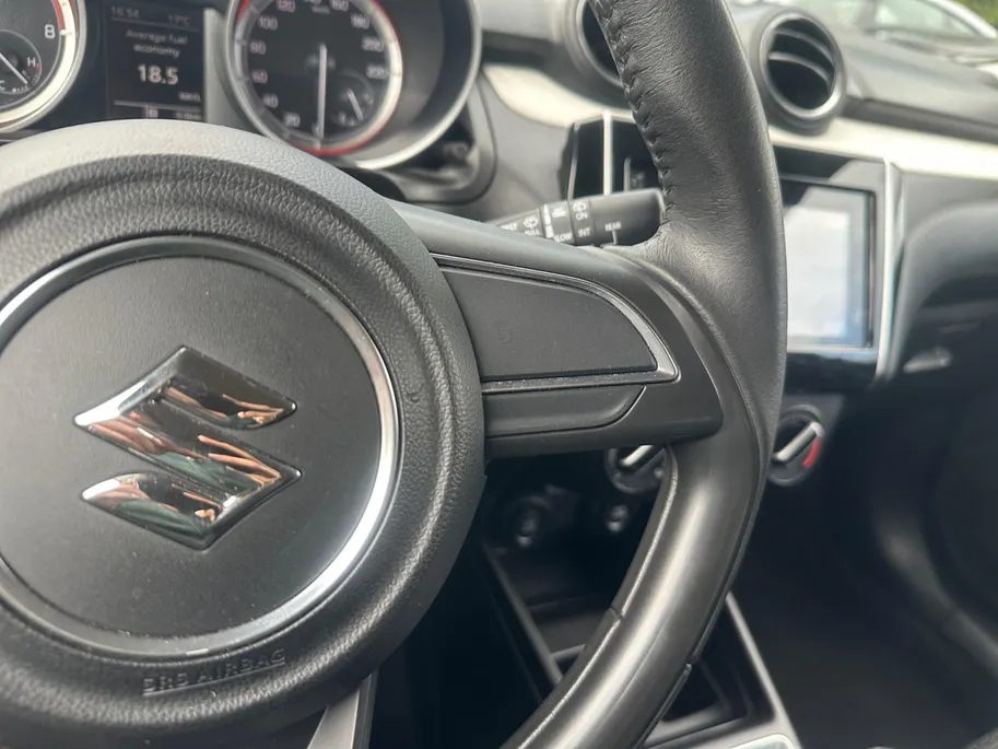 Suzuki Swift 1.2 Select Smart Hybrid | SPORT UITLAAT | SIDE SKIRTS | SPOILER | 17' VELG |
