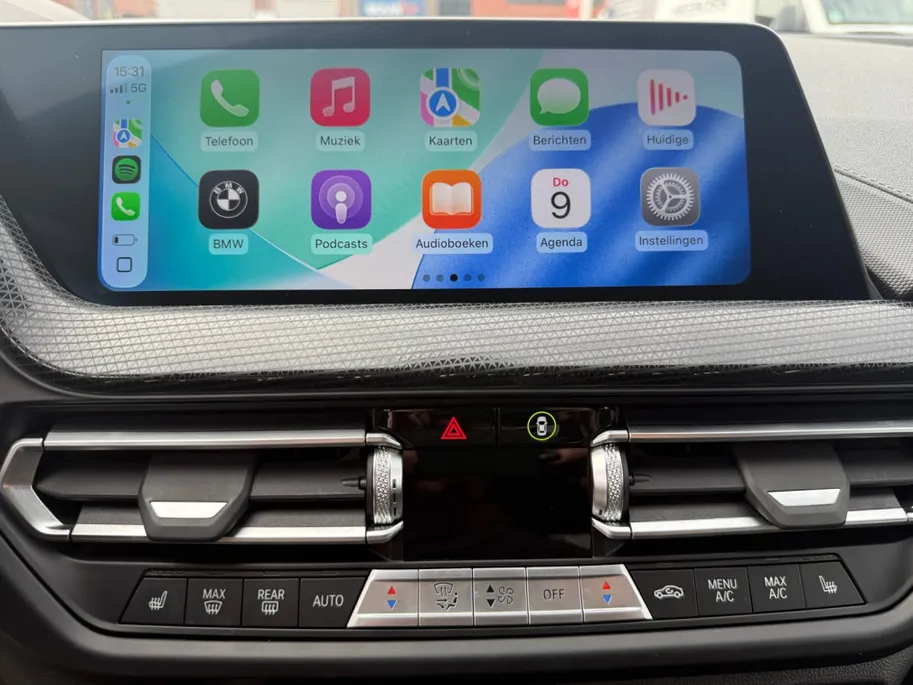 BMW 1 Serie Limousine 118i Sport Line Apple/Android draadloos | Automaat | Climate Con
