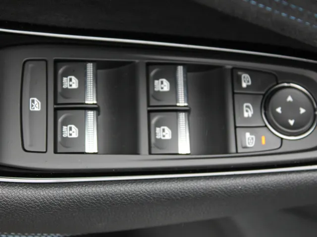 Renault Espace E-Tech full hybrid 200 PK esprit Alpine 7 persoons | 4 wielsturing | Stuurverwarming | Google Navigatie | Camera 360 | Achterklep elektrisch |