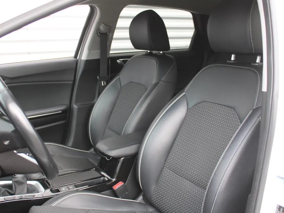 Kia Ceed 1.4 T-GDi DynamicPlusLine | 17 inch | Navi | Camera | Trekhaak | Stoel- Stuurverwarming |