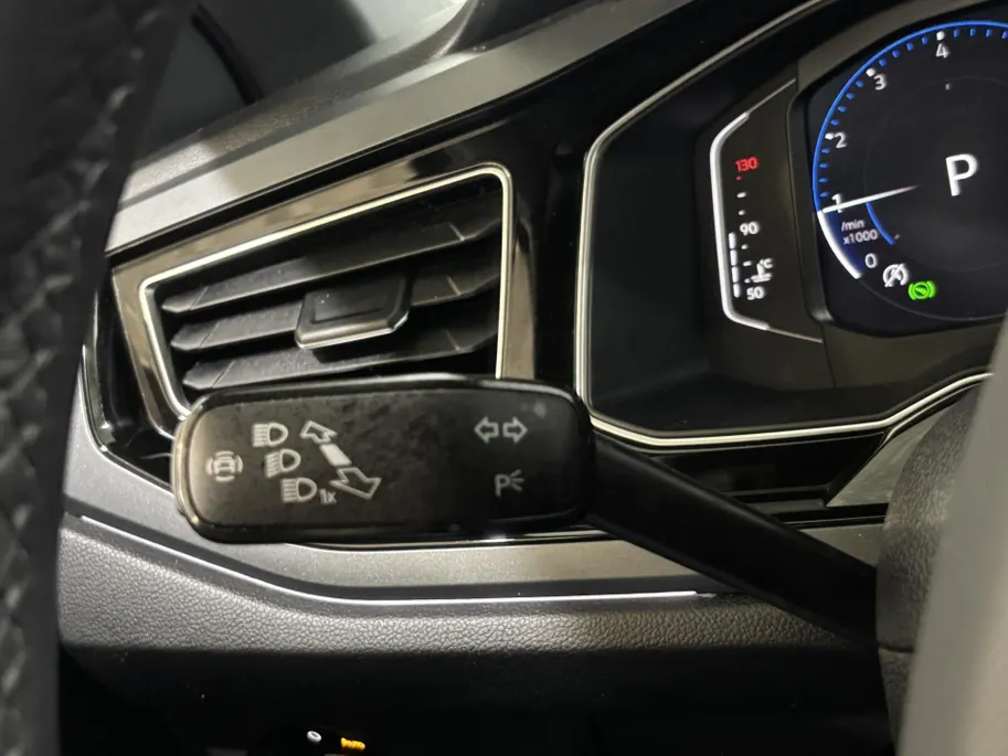 Volkswagen Taigo 115PK TSI R-Line Edition Automaat | Digital Cockpit | Camera | Adaptive Cruise Control | Apple CarPlay/Android Auto | 18' Lichtmetalen Velgen | Climate Control | Armsteun | Parkeersensoren |