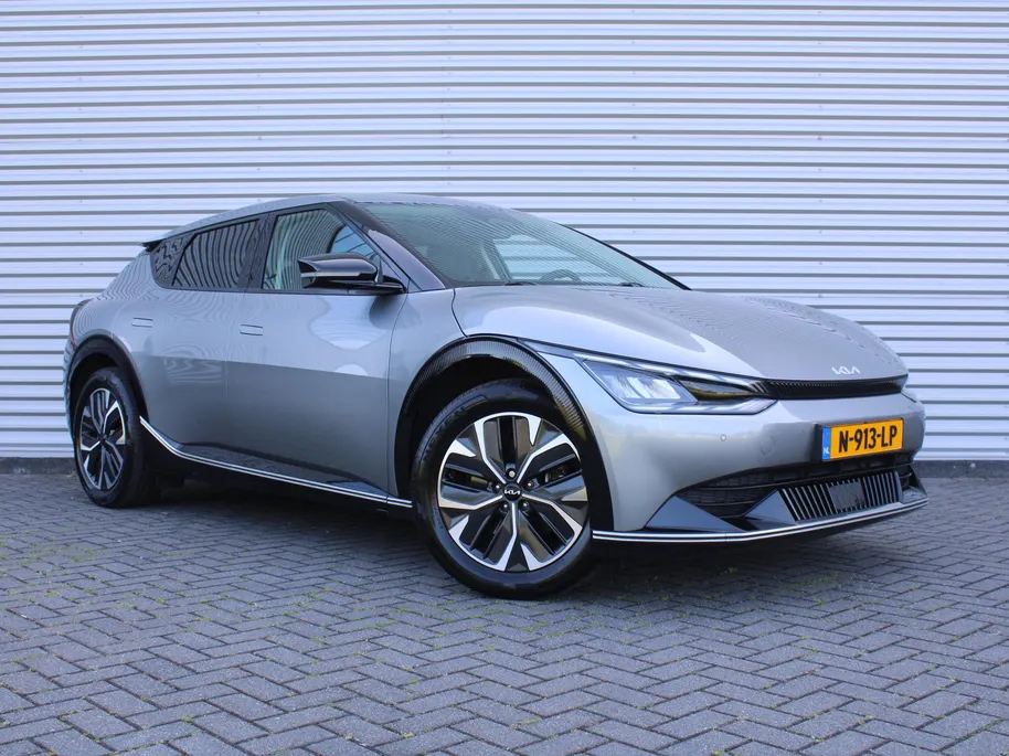 Kia EV6 Plus 77.4 kWh | Stuur-/stoelverwarming + ventilatie | Elektr. stoelverstelling + achterklep | Warmtepomp | 19" LM | Camera | LED |