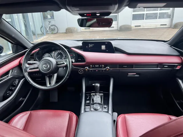 Mazda 3 2.0 e-SkyActiv-X M Hybrid 186 Luxury AUTOMAAT | SUNROOF | AERO PACK | LEDER | Bose AUDIO | APPLE CARPLAY/ANDROID AUTO | A.CAMERA | NED. AUTO |