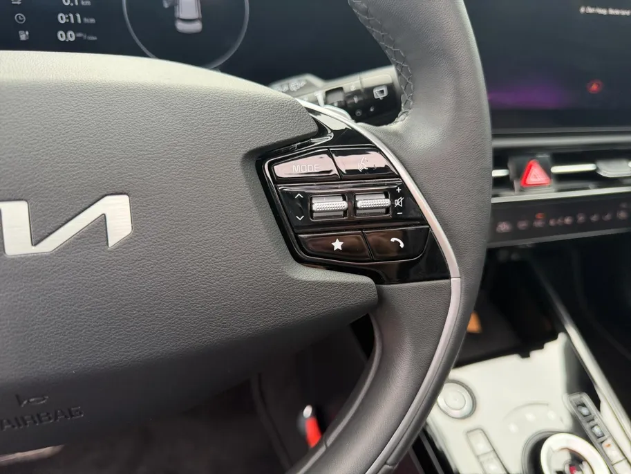 Kia Niro EV ExecutiveLine 64.8 kWh | Meest luxe uitvoering | Head up display | Stoelverwarming en ventilatie | Schuif/ Kantel dak | Cruise Control Adaptief | Carplay | Fabrieksgarantie t/m 4-2032 | NAP
