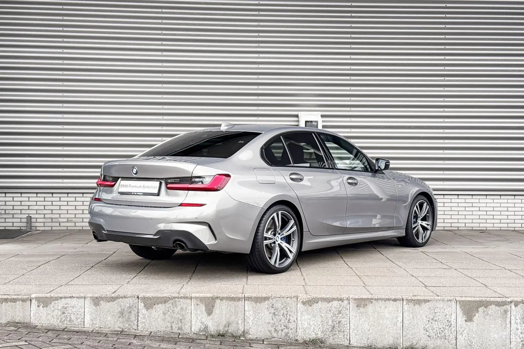 BMW 3 Serie Sedan 320i Business Edition Plus