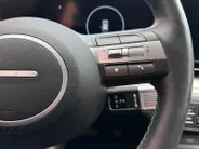 Hyundai Kona 1.6 GDI HEV Comfort Smart | Stuur-/ Stoelverwarming | Climate Control | Navigatie | Achteruitrijcamera | Parkeersensoren voor en achter | Apple Carplay/ Android auto |