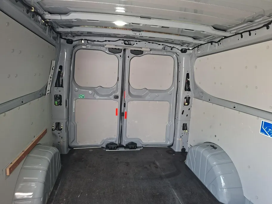 Ford Transit Custom 320 2.0 TDCI L2H1 Limited 136 pk Automaat | Sport Pack Bodykit | LM Velgen 20' Gloss Black | Verlaagd  | BPM VRIJ