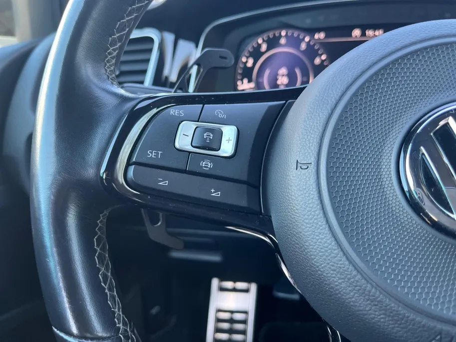 Volkswagen Golf 2.0 TSI 4Motion R | Carplay | Stoelverwarming | Parkeercamera | Climate Control