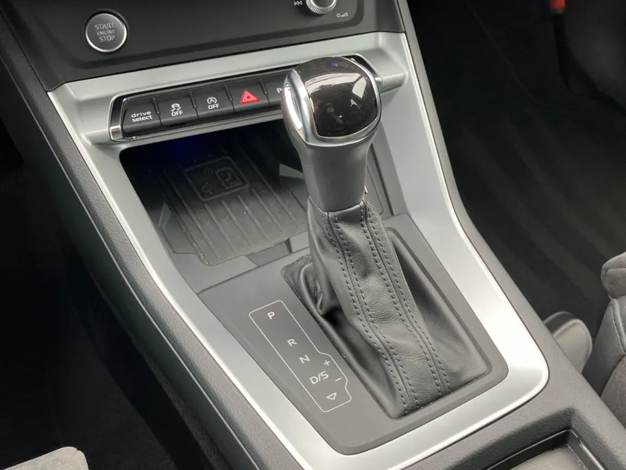 Audi Q3 Sportback 45 TFSI quattro 230pk S Edition · Panoramadak · Trekhaak · Apple/Android Car Play · Camera · Stoelverwarming · Adaptive Cruise Control ·
