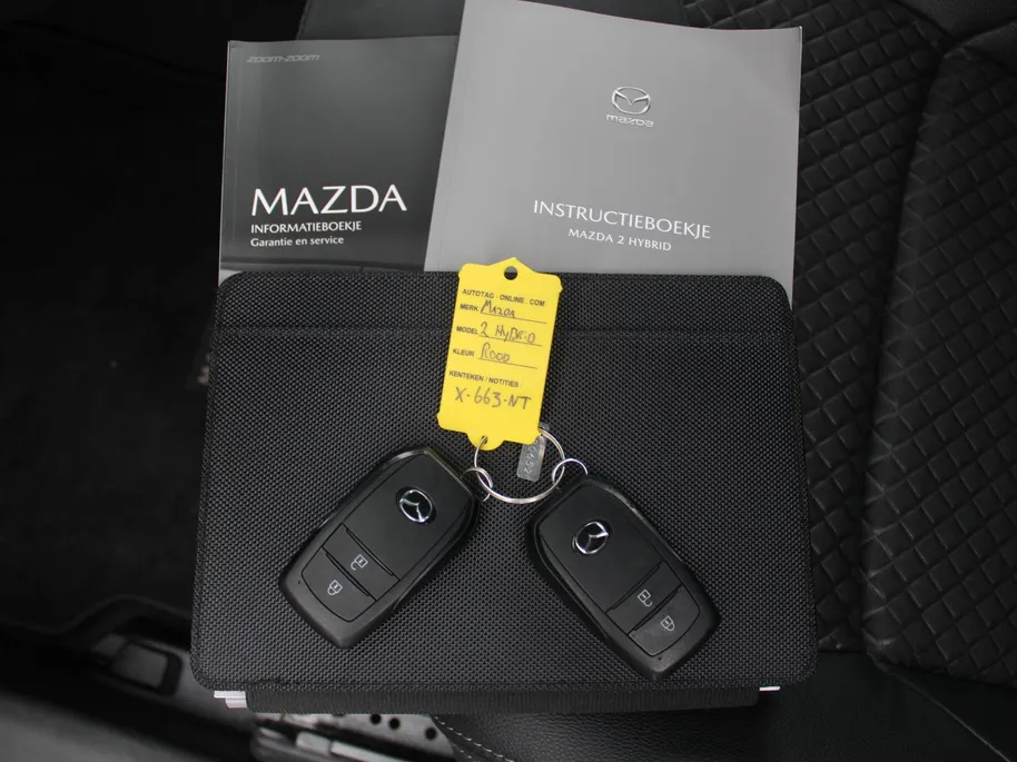 Mazda 2 Hybrid 1.5 Select | 16' LM | Stoel- & stuurverwarming | HUD | Camera | Dodehoek sensor |