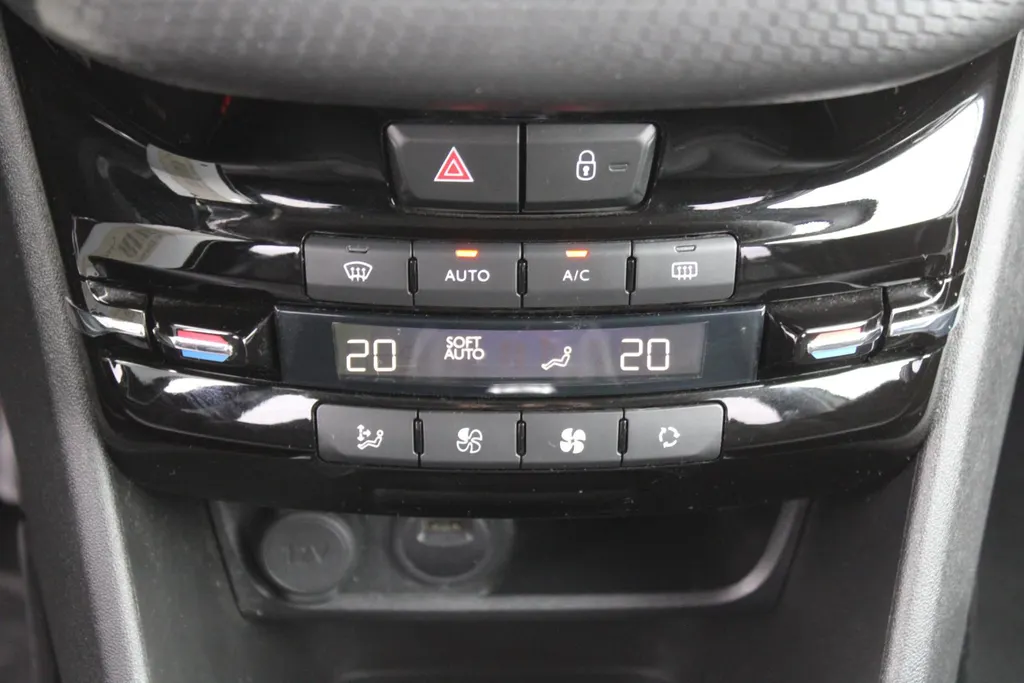 Peugeot 2008 1.2 PureTech Allure | Airco | Cruise | 16' LM |