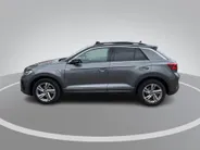 Volkswagen T-Roc 1.5TSI/150PK R-Line Business+ · Panoramadak · Trekhaak · Camera · Apple/Android Car Play · Navigatie · Stoelverwarming · Garantie t/m 09-10-2027 of 100000km.