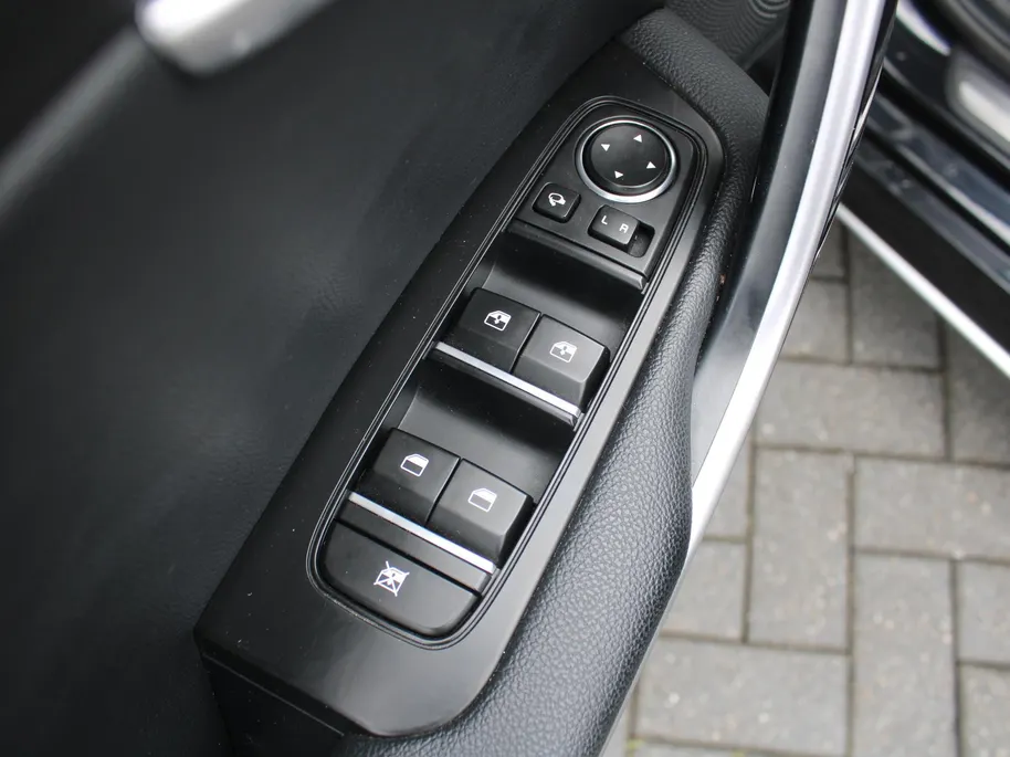 Kia ProCeed 1.5 T-GDi GT-Line | Trekhaak | Schuifdak | Stuur-/stoelverwarming | Camera | Dodehoek detectie | Telefoonlader | Cruise adapt. | 17' LM | LED |