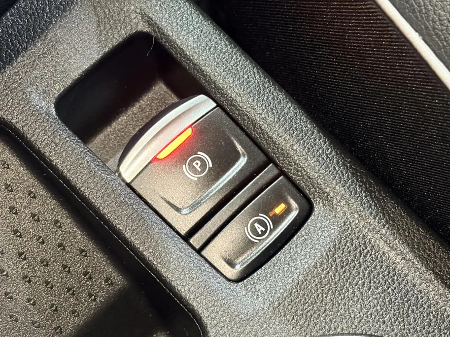 Renault Captur 90PK TCe Intens | Navi | Camera | Climate Control | Parkeersensoren | Apple CarPlay/Android Auto | Licht & Regen Sensor | Full LED | Lichtmetalen Velgen | Armsteun |