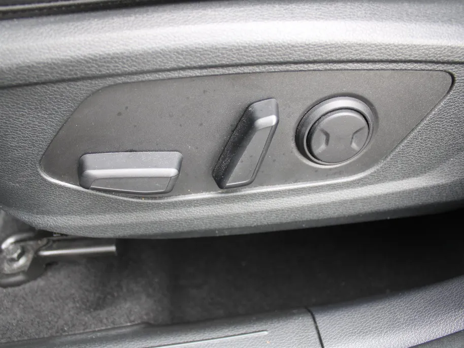 Kia Sportage 1.6 T-GDi Hybrid Dark Edition | Stuur-/stoelverwarming v+a | Camera | Elek. stoelverstelling | 18' LM | Cruise adapt. | Navi | Clima | Half leer/suède |