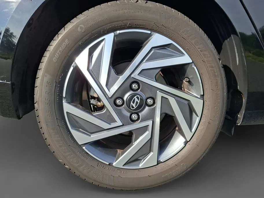 Hyundai i20 1.0 T-GDI Premium | Adaptive Cruisecontrol | Climate Control | Dodehoekdetectie | Stoel&Stuurwielverwarming | Camera | Parkeersensoren | Apple Carplay&Android Auto | BOSE Audio | 16' Lichtmetaal |