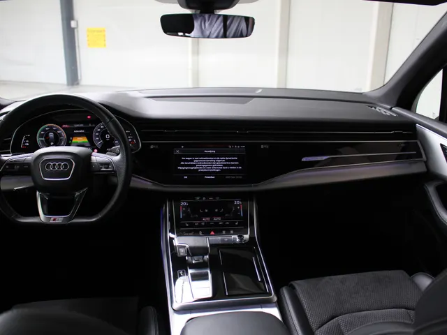 Audi Q7 55 TFSI e Quattro S-Line Panoramadak | El. Stoelverstelling | PDC+Camera | 20' Velgen