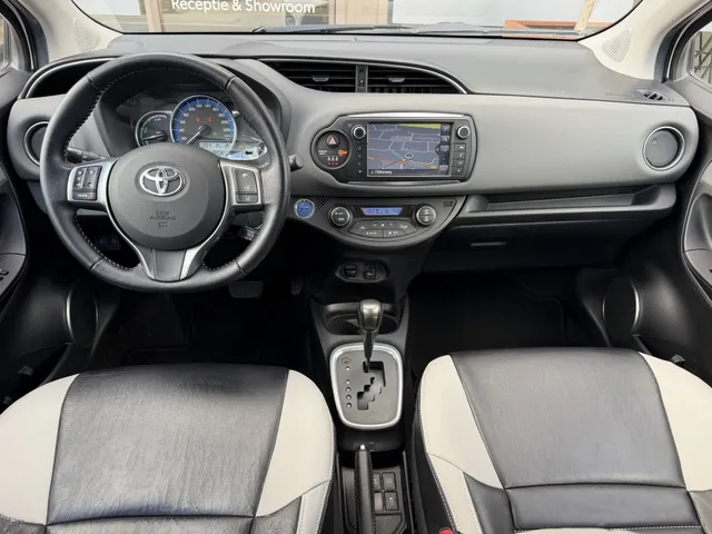 Toyota Yaris 1.5 Hybrid Trend Bi-Tone | Leer | Navigatie | LM Velgen