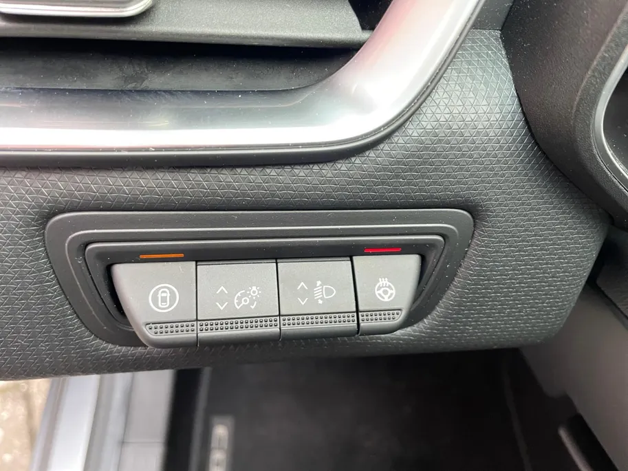 Mitsubishi Colt 1.6 HEV Instyle | Navigatie| Climate Control| Camera| Lichtmetalen velgen| Stoel verwarming| BOSE audio systeem| Parkeer sensoren voor en achter| Stuur verwarming