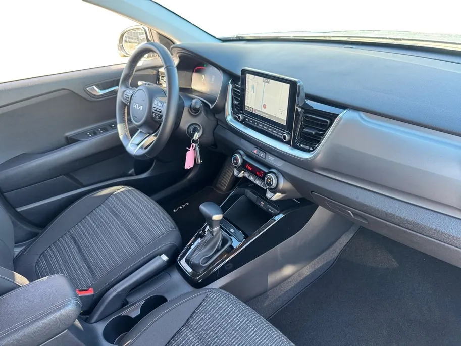 Kia Stonic DynamicLine Automaat | Navi | Clima | Camera | Cruise Control | LM Velgen | Apple Carplay | Android Auto