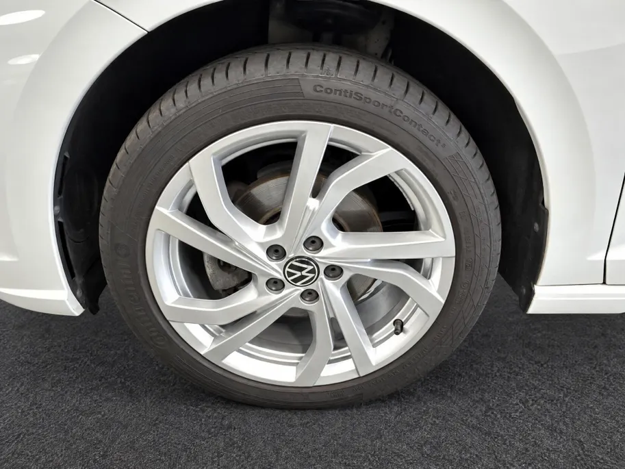 Volkswagen Polo 1.0 TSI 110pk DSG Style · Camera · Apple/Android Car Play · Navigatie · P-Sensoren · Stoelverwarming · 17'' Inch ·