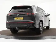 Volkswagen Tayron 1.5 272pk DSG eHybrid R-Line Edition · Panoramadak · 360 Camera · Wegklapbare Trekhaak · Black Style · 20'' Inch · Garantie t/m 17-11-2029 of 100.000km