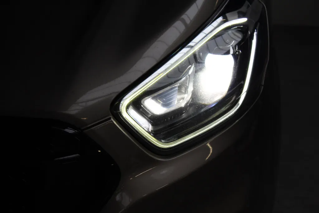 Ford Transit Custom 300 2.0 TDCI L1H1 Limited | Drivers Assistance Pack | stoel & stuur verwarming | imperiaal | Safety pack | trekhaak | Apple Carplay/Android Auto |
