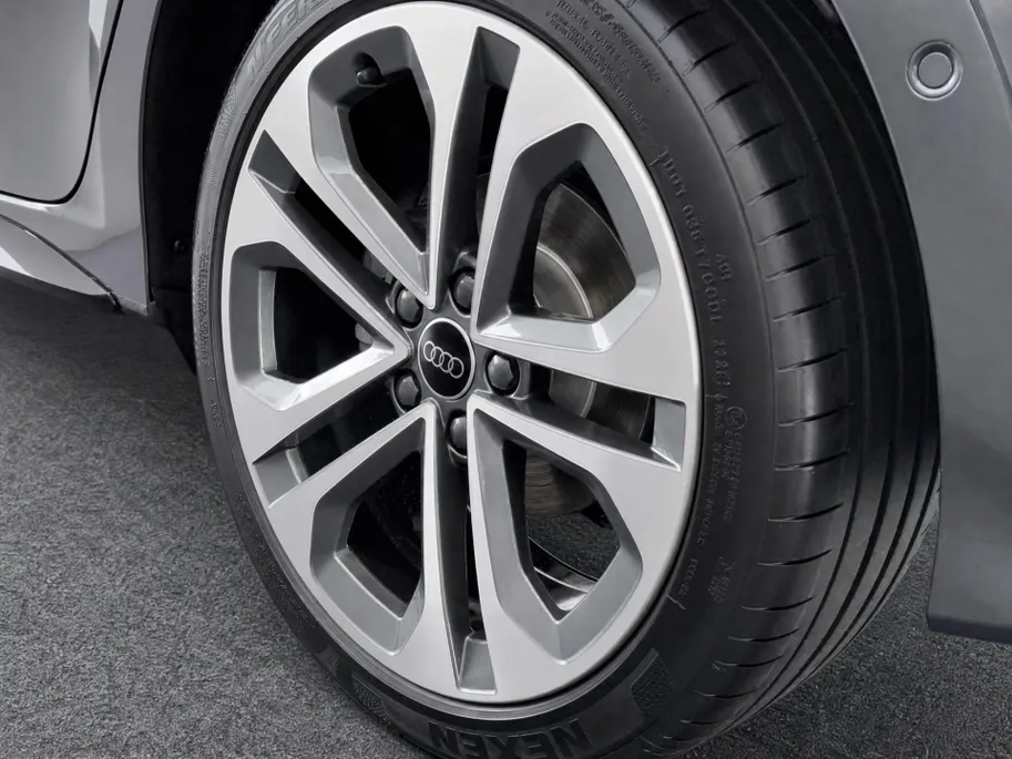 Audi A3 Sportback 40 TFSI e S edition 204 PK · Glazen panoramadak · SONOS premium 3D · Lichtpakket pro ambient light · MEGA Sale