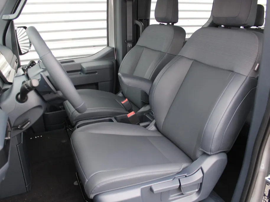 Kia PV5 Passenger Plus 71.2 kWh | Stuur-/stoelverwarming v+a | Camera | Cruise adapt. | Draadloze telefoonlader | PDC v+a | Clima | Navi | LED | 17' LM |