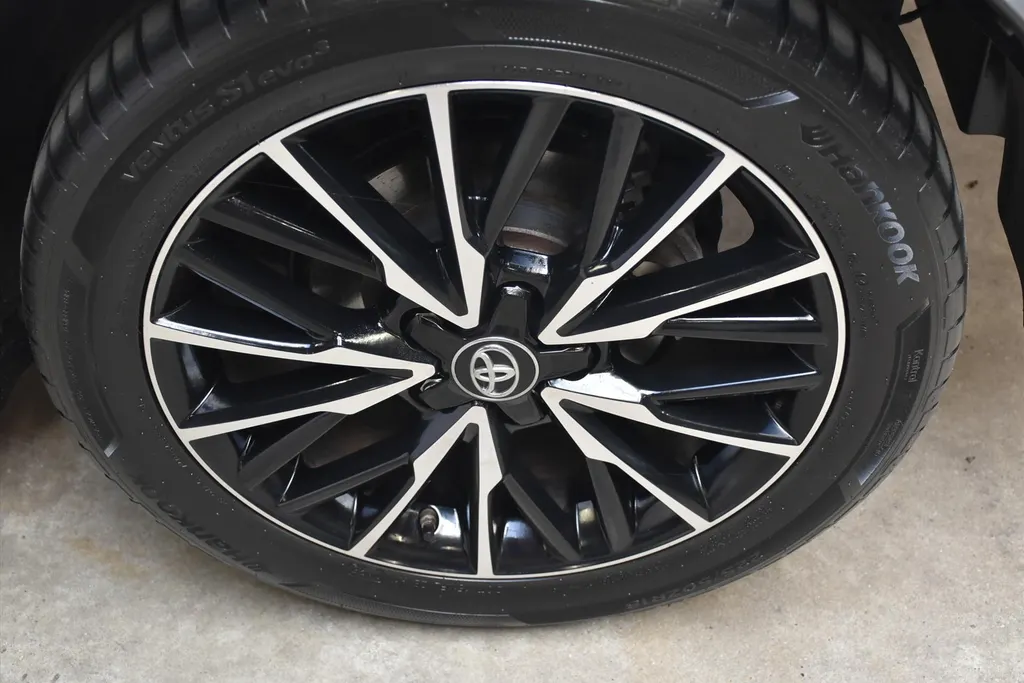 Toyota C-HR 1.8 Hybrid 122pk CVT Bi-Tone Navigatie | Cruise | Clima | PDC |Half Leer | Parlemoer Wit