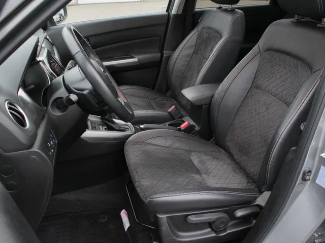 Suzuki Vitara 1.5 Hybrid Style Automaat | Navi | Adap. Cruise | Schuifdak | Camera | Lm-Velgen